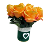Welurowy flowerbox butelkowa zieleń z bukietem róż